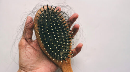 En pratik saç fırçası temizleme yöntemi